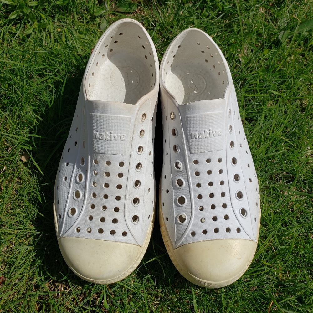 Native Jefferson white shoes c13